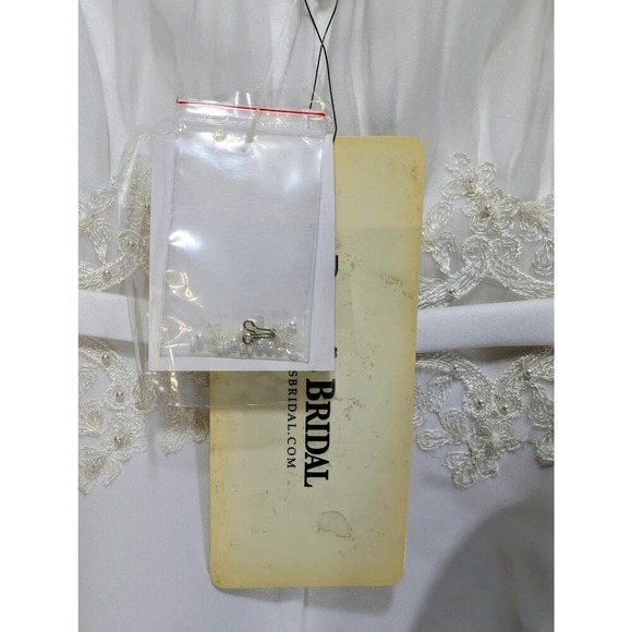 David's Bridal White Satin A Line Flower Girl‎ Dress Size 5 V1248 NWT - Picture 6 of 8